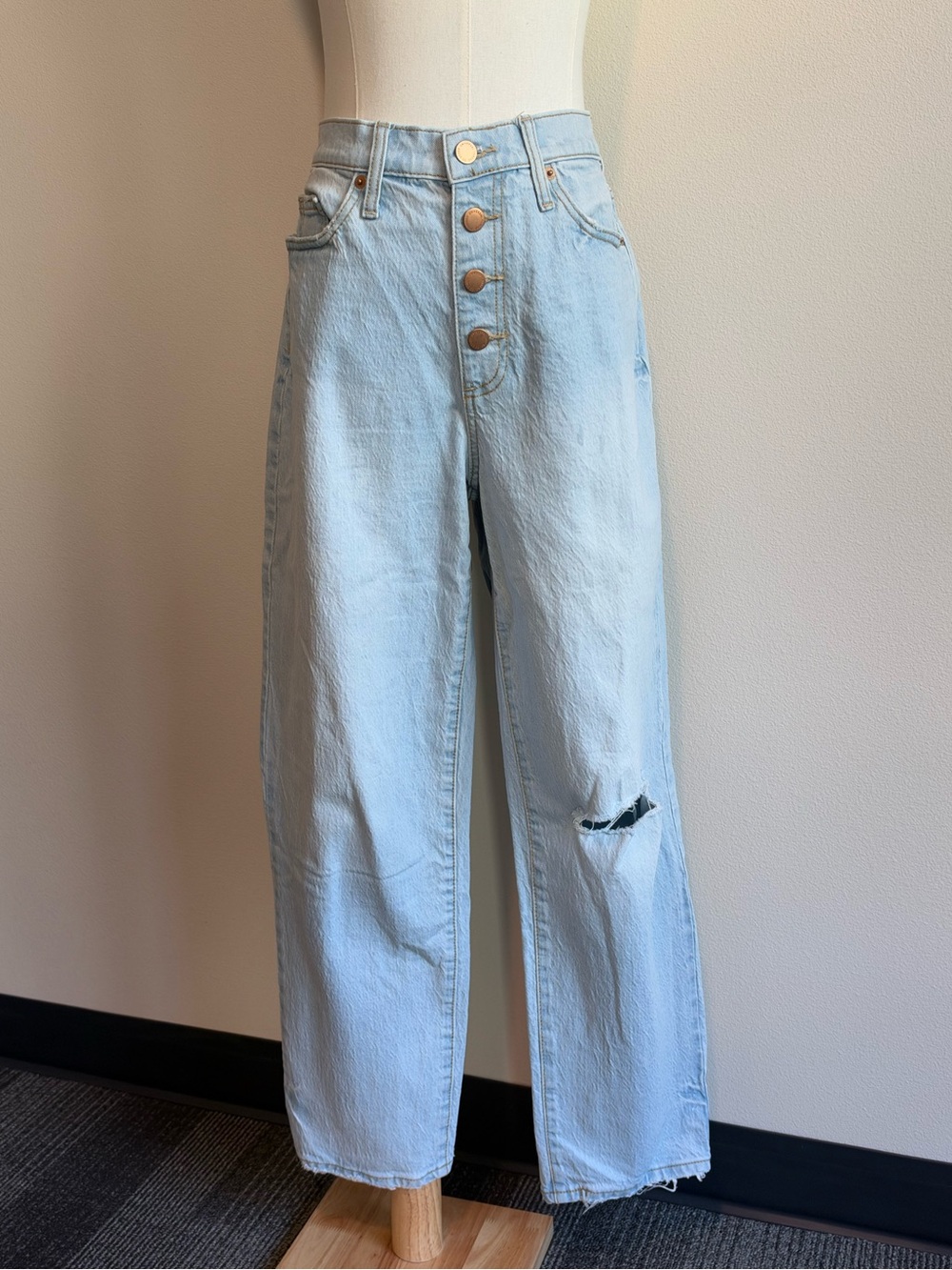Universal Thread Light Wash Denim High-Rise Straight Leg Jeans | SIZE 4/27R